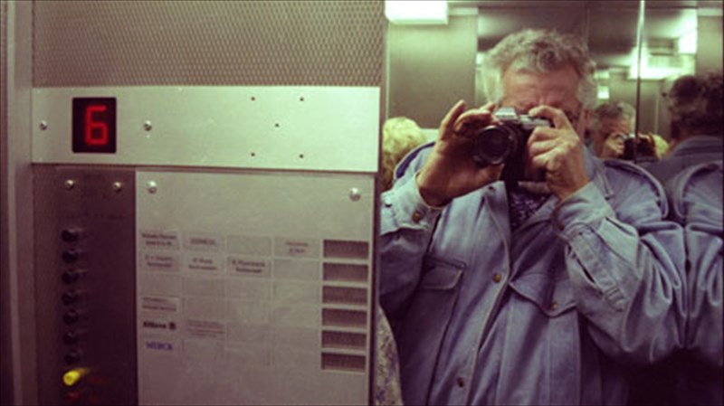 fotografizontas-tous-tzeims-mpont-tis-stazi