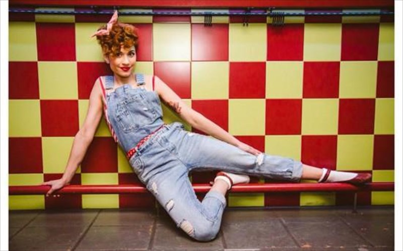 teleutaies-fetines-parastaseis-gia-tous-penny-kai-the-swingin-cats-the-swingin-cats