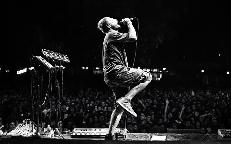 oi-word-of-mouth-sunantoun-ton-dub-fx-sti-skini-tou-vox