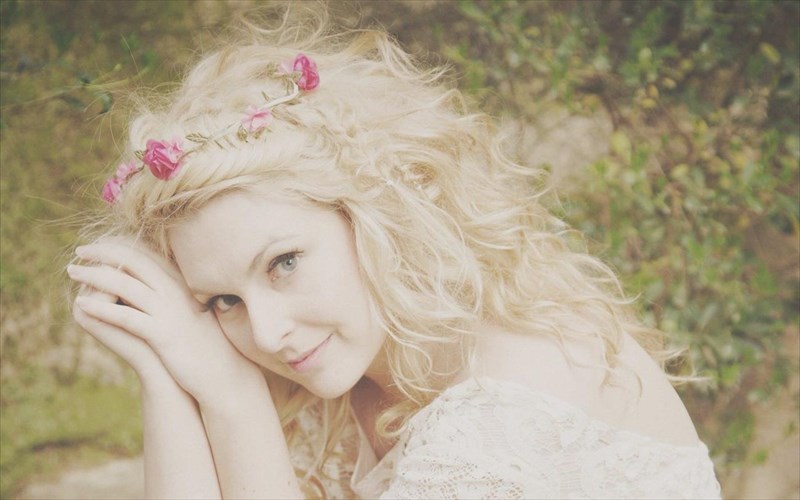 i-marietta-fafouti-fernei-to-kalokairi-sto-gazarte