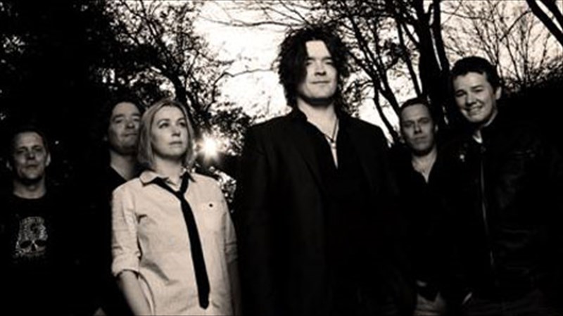 oi-anathema-epistrefoun-stin-ellada