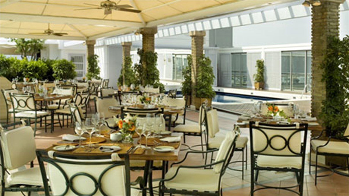 la-veranda-aroma-mesogeiou-me-thea-athina