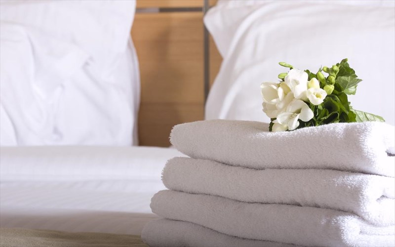 poios-laos-klebei-perissotero-ta-ksenodoxeia