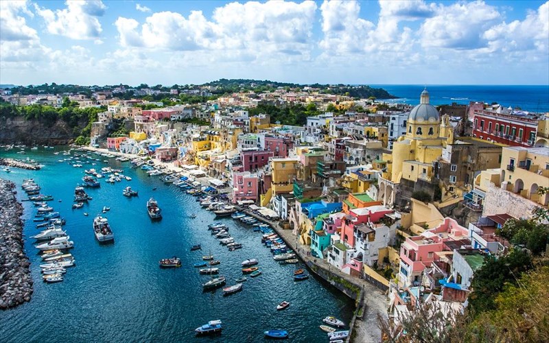 diakopes-ala-italika-sta-omorfotera-nisia-tis-geitonikis-xoras