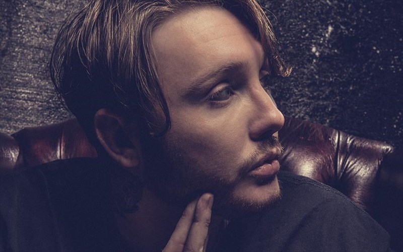 o-James-arthur-kai-35-akomi-logoi-gia-na-pame-sto-fetino-river-party