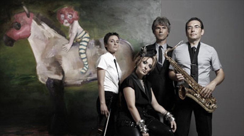 oi-mple-apoxairetoun-to-kalokairi-sto-mojito-bay