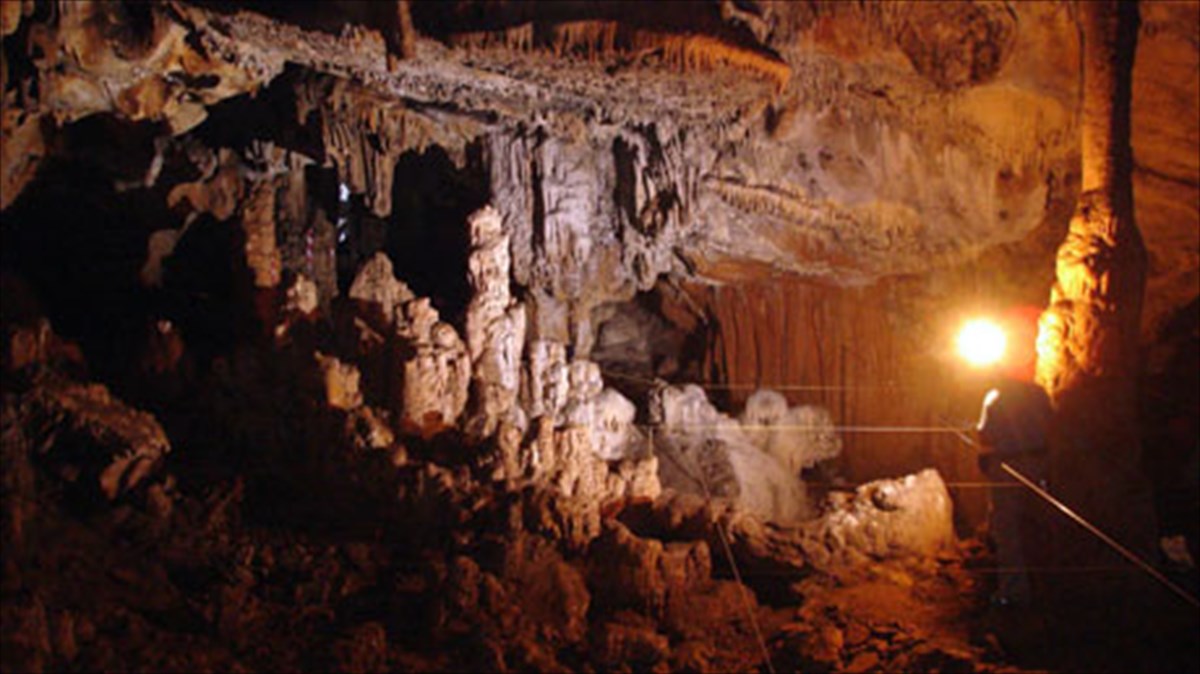 penthimero-rantebou-sti-spilia