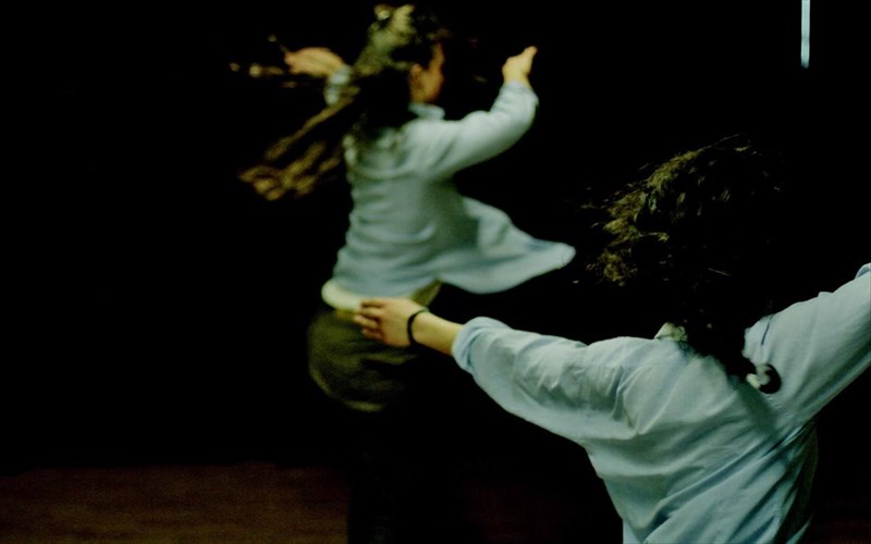 mia-parastasi-sugxronou-xorou-me-thema-tin-allagi