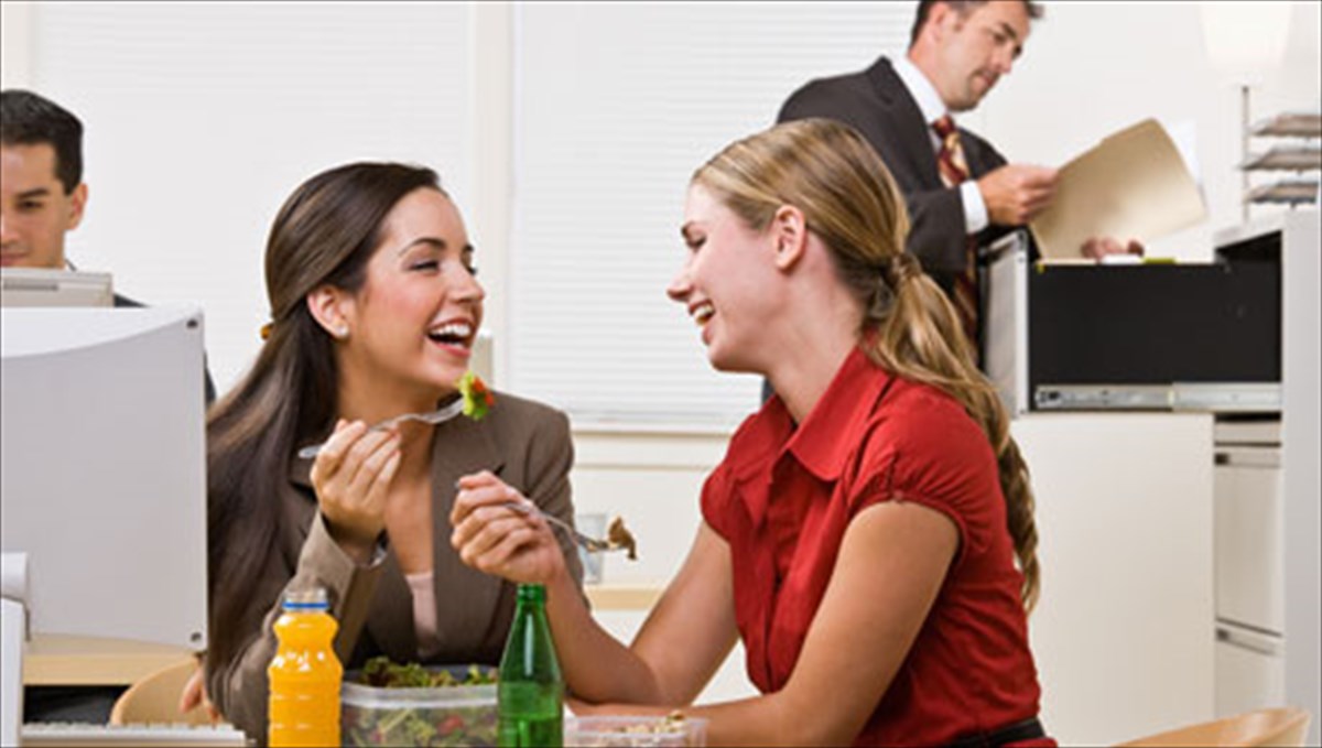 giati-to-fagito-sto-grafeio-mporei-na-mas-arrostisei