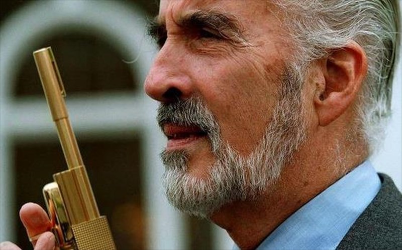 apo-ton-drakoula-ston-sarouman-pos-o-christopher-lee-orise-ton-kinimatografiko-villain-christopher-lee-orise-ton-kinimatografiko-villain