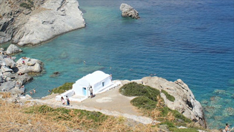 amorgos-aperanto-galazio-kai-agria-kukladitiki-omorfia