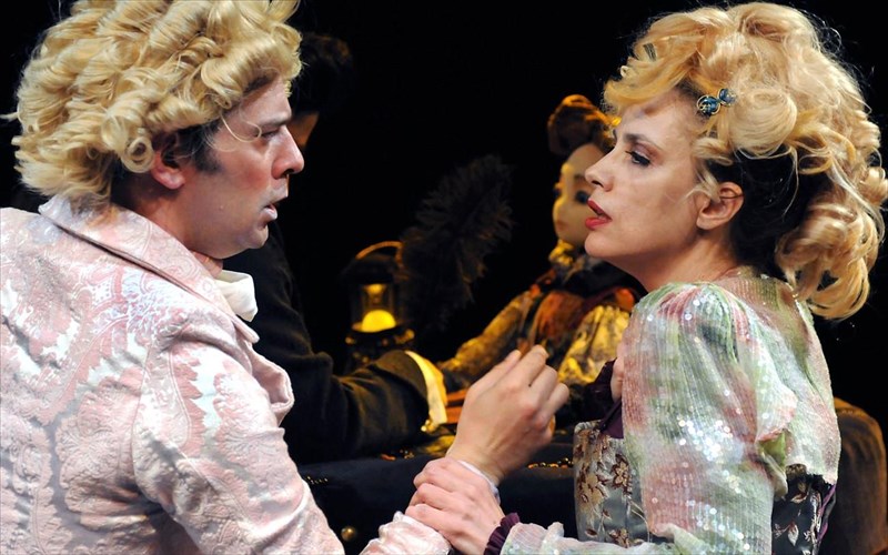 o-arnten-prepei-na-pethanei-kritiki-theatrou