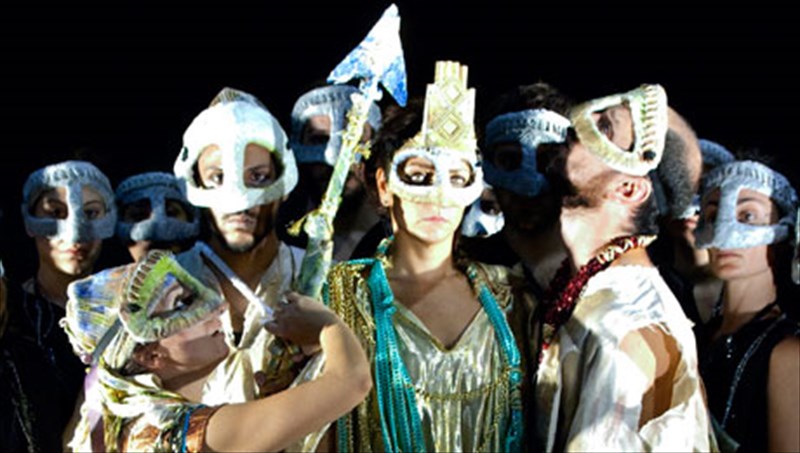 oi-perses-tou-aisxulou-sto-theatro-attikou-alsous