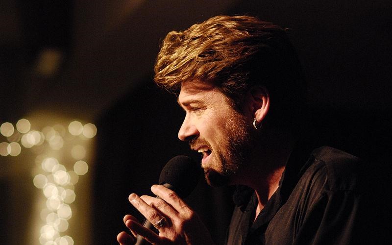 o-george-michael-odigithike-oikoiothelos-se-kentro-apotoksinosis