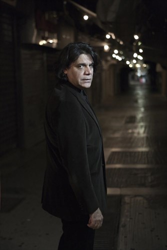 o-nikos-ksudakis-gia-mia-bradia-sto-black-duck-garden