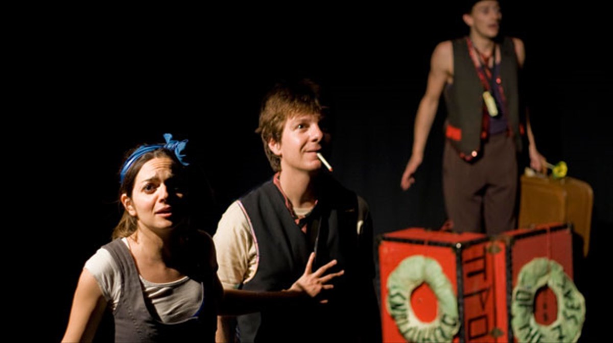 pigainei-makria-i-theatriki-balitsa-theatriki-balitsa