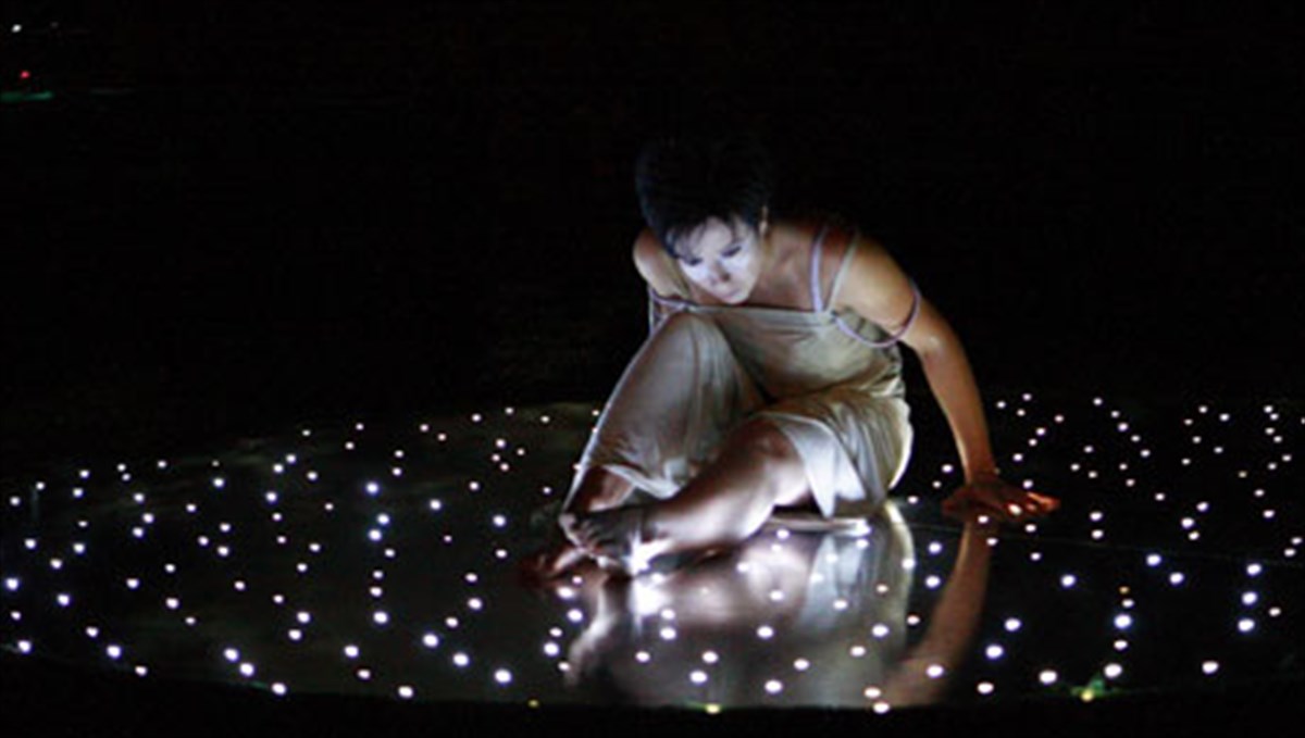 ta-magia-tis-petaloudas-tou-lorka-se-duo-parastaseis-stin-athina