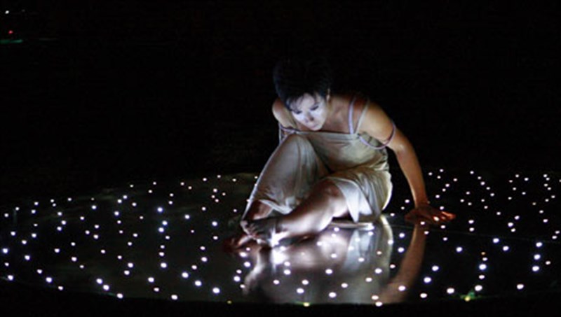 ta-magia-tis-petaloudas-tou-lorka-se-duo-parastaseis-stin-athina