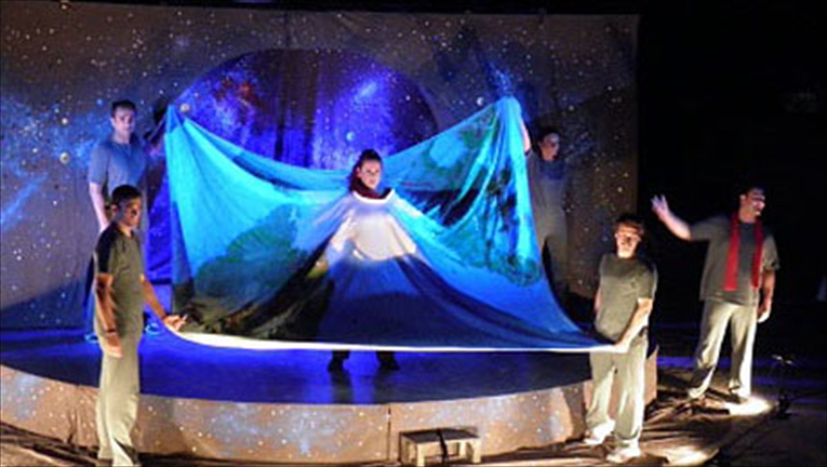 o-mikros-prigkipas-gia-tesseris-parastaseis-sti-thessaloniki