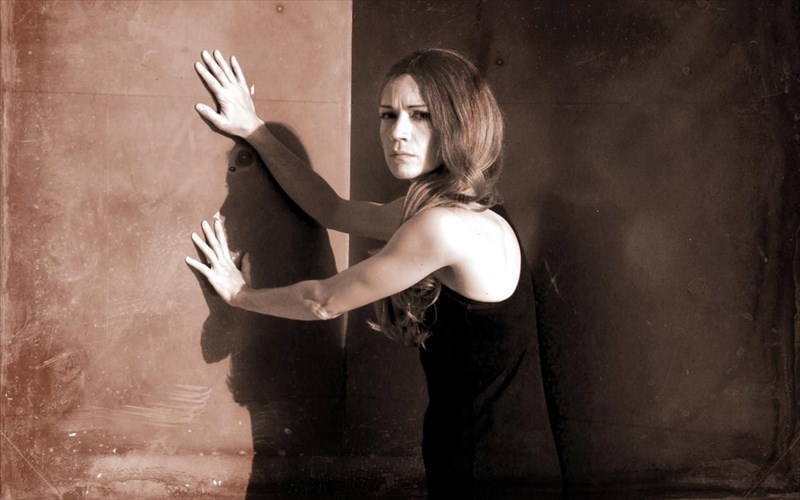 i-antigoni-me-tin-ioanna-pappa-bgainei-se-periodeia