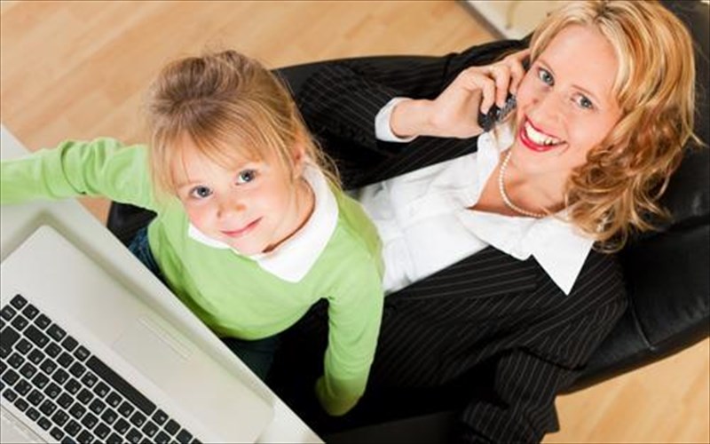 thetiko-protupo-oi-ergazomenes-miteres-gia-ta-paidia-tous