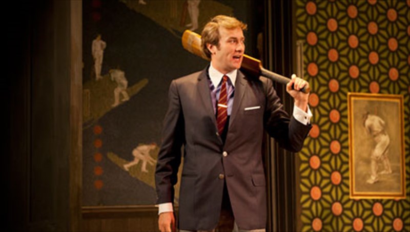 gkolntoni-me-bretaniko-xioumor-apo-to-ethniko-theatro-tis-agglias