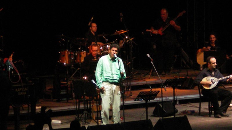 mousiko-afieroma-ston-niko-gkatso