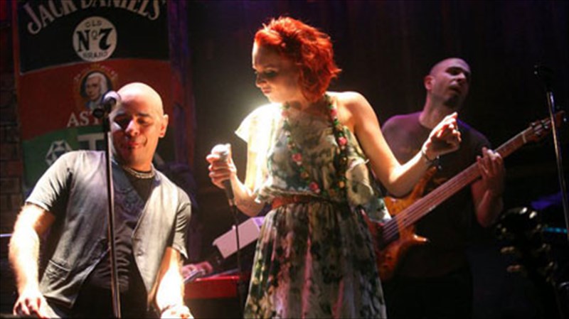 ksekina-to-programma-sto-club-tou-staurou-tou-notou