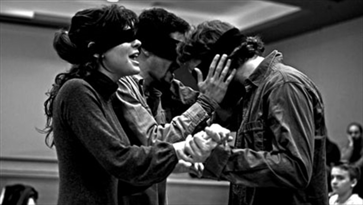 i-antigoni-ekplissei-tous-athinaious