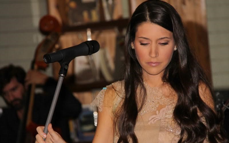 h-gianna-basileiou-live-ston-kipo-tou-nomismatikou-mouseiou