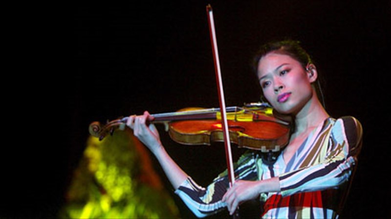 i-vanessa-mae-gia-mia-bradia-sto-irodeio