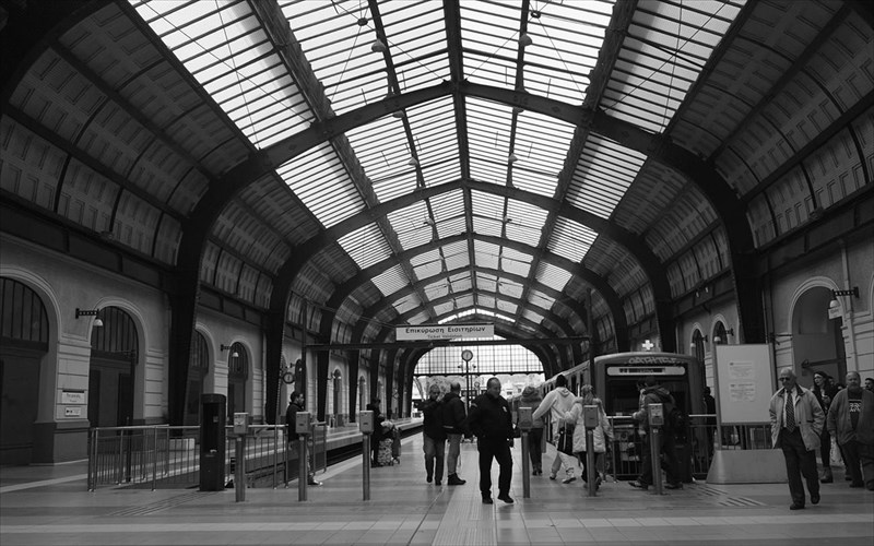 olga-georgiadou-me-tin-apotuposi-tis-pragmatikotitas-oi-ideolipsies-feugoun