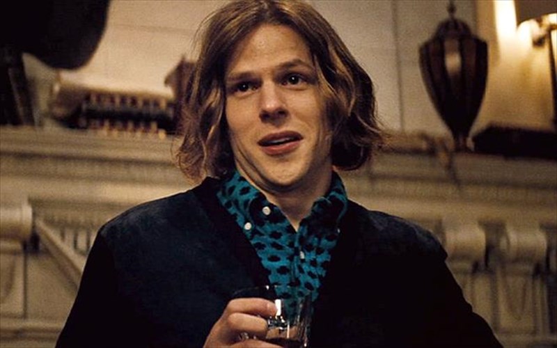 o-Jesse-eisenberg-sugkrinei-to-comic-con-me-genoktonia