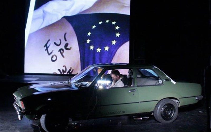 o-anthropos-tou-21ou-aiona-sto-mikroskopio-ton-erasers