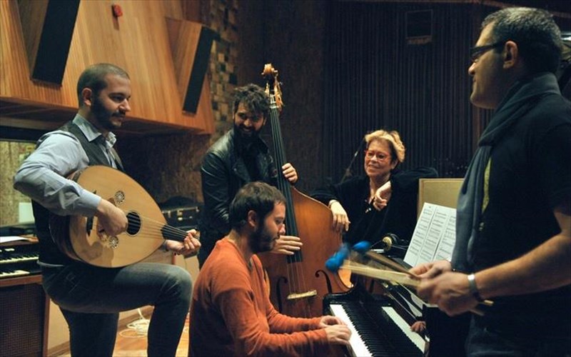 i-dimitra-galani-gia-duo-bradies-stin-epidauro