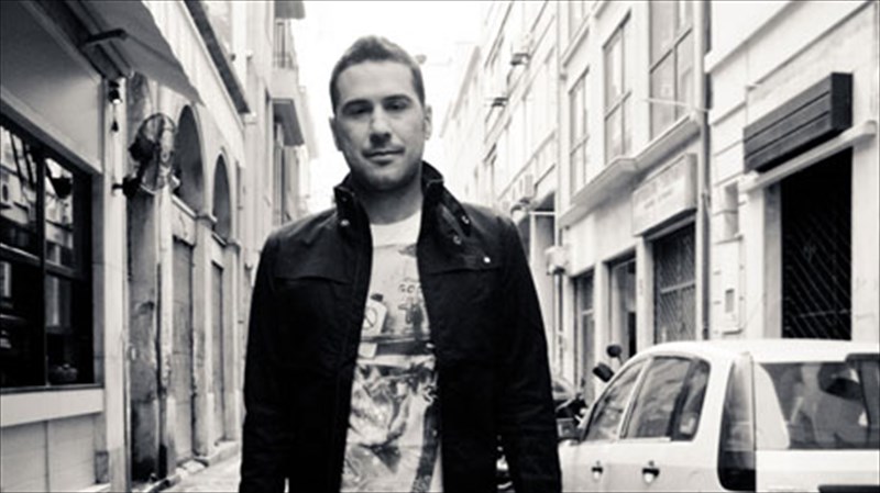 o-mixalis-emirlis-me-anebasmeni-diathesi-sto-gkazi