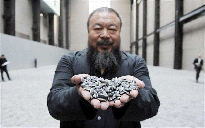 o-kallitexnis-ai-weiwei-mporei-na-bgei-ksana-apo-tin-kina