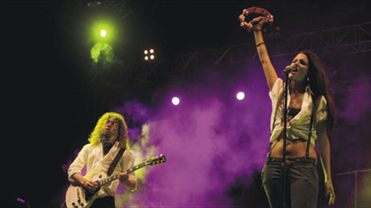 scoolwave-me-xatzidaki-ston-kipo-tou-megarou