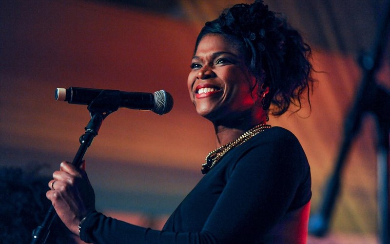 tzaz-koubaneziki-salsa-kai-ellinikes-melodies-sti-limni-bouliagmenis