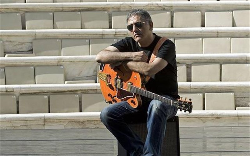 mia-kai-monadiki-emfanisi-tou-nikou-portokaloglou-me-eleutheri-eisodo