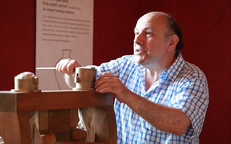 kostas-kotsanas-oi-arxaioi-ellines-epinoisan-mixanes-zotikotatis-simasias-gia-tin-poreia-tis-anthropotitas