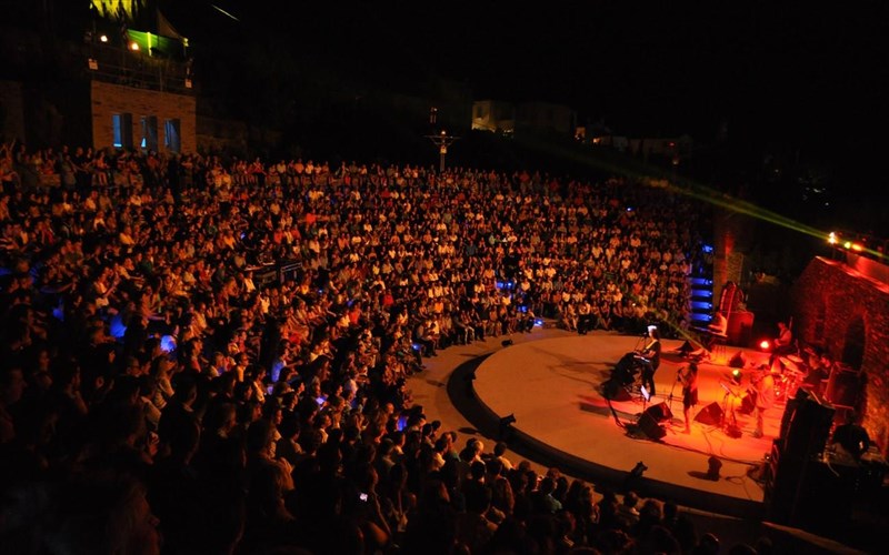 kontini-eksormisi-meta-mousikis-stin-andro