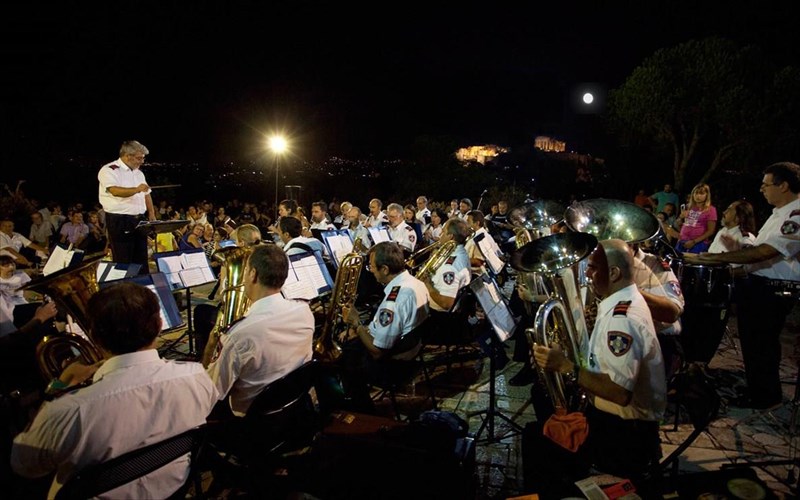 o-ellinikos-kinimatografos-zontaneuei-mousika-kato-apo-tin-akropoli