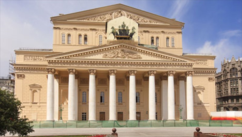 to-theatro-mpolsoi-tis-rosias-diatirei-ton-klasiko-xaraktira-tou