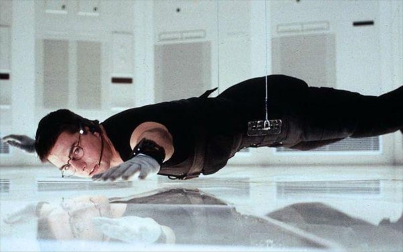 10-tainies-pou-itan-tis-modas-otan-bgike-to-proto-mission-impossible