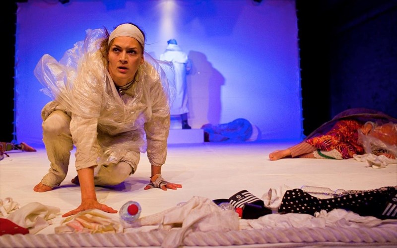 oi-sugxrones-istories-prosfugon-sunantoun-ton-aisxulo