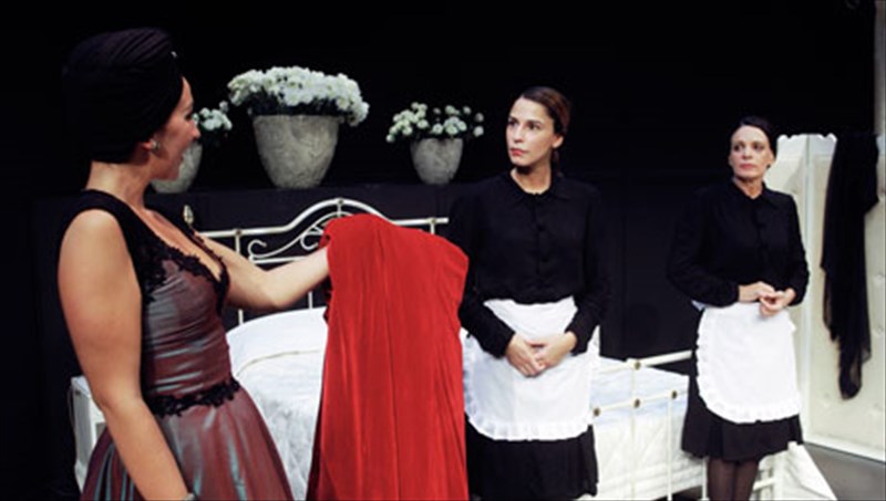 i-katerina-papoutsaki-stis-doules-tou-zene