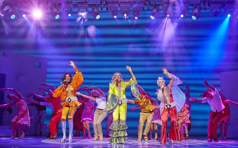 apopse-i-megali-premiera-mamma-mia-sto-badminton-megali-premiera-mamma-mia-sto-badminton