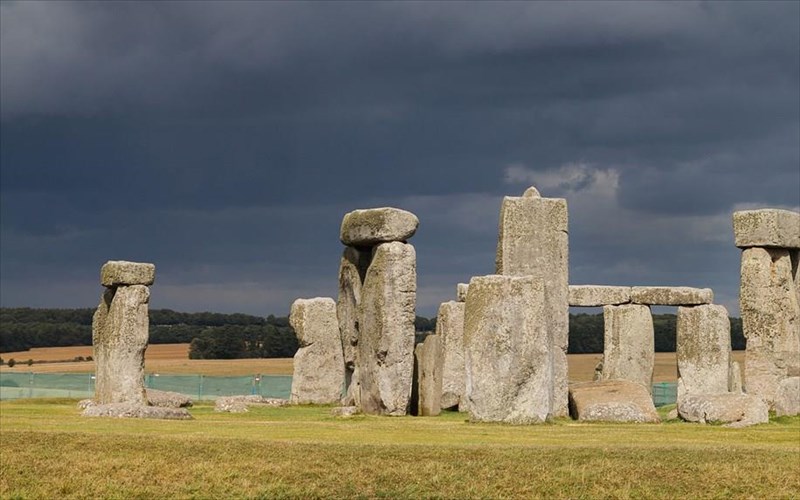 nea-arxaiologika-eurimata-konta-sto-stonehenge