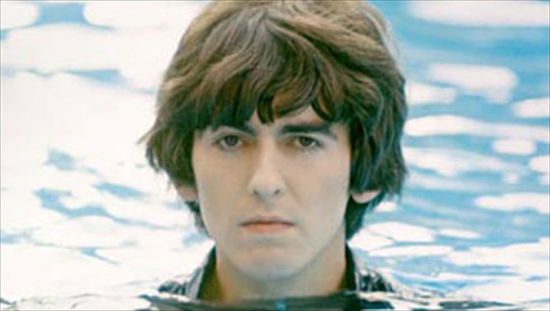 o-tzortz-xarison-mesa-apo-ton-fako-tou-skorseze-kai-tis-marturies-ton-beatles